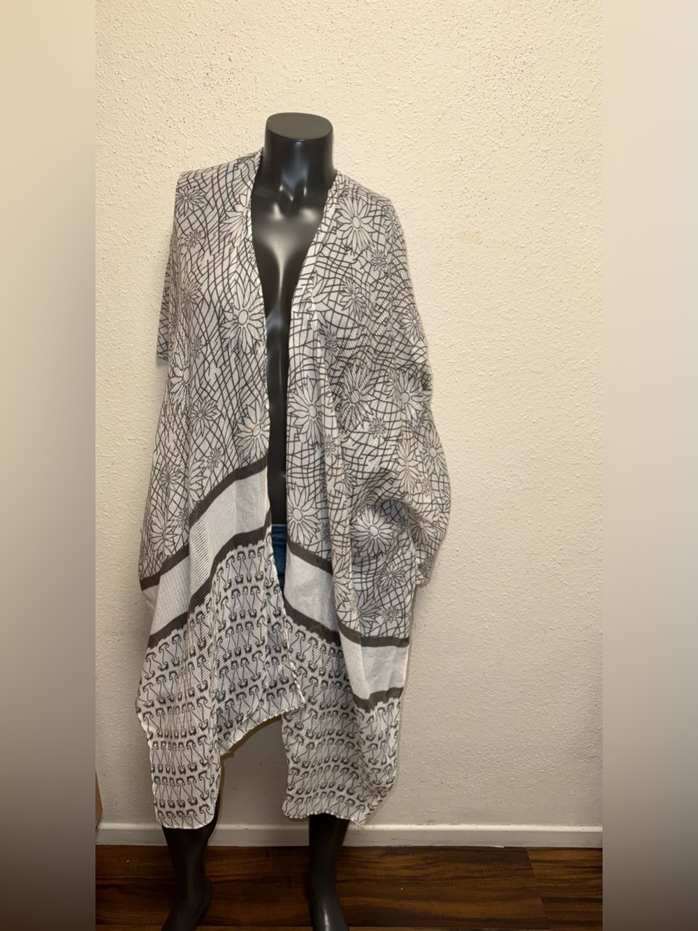 Woven Heart Black & White Floral Geometric Kimono